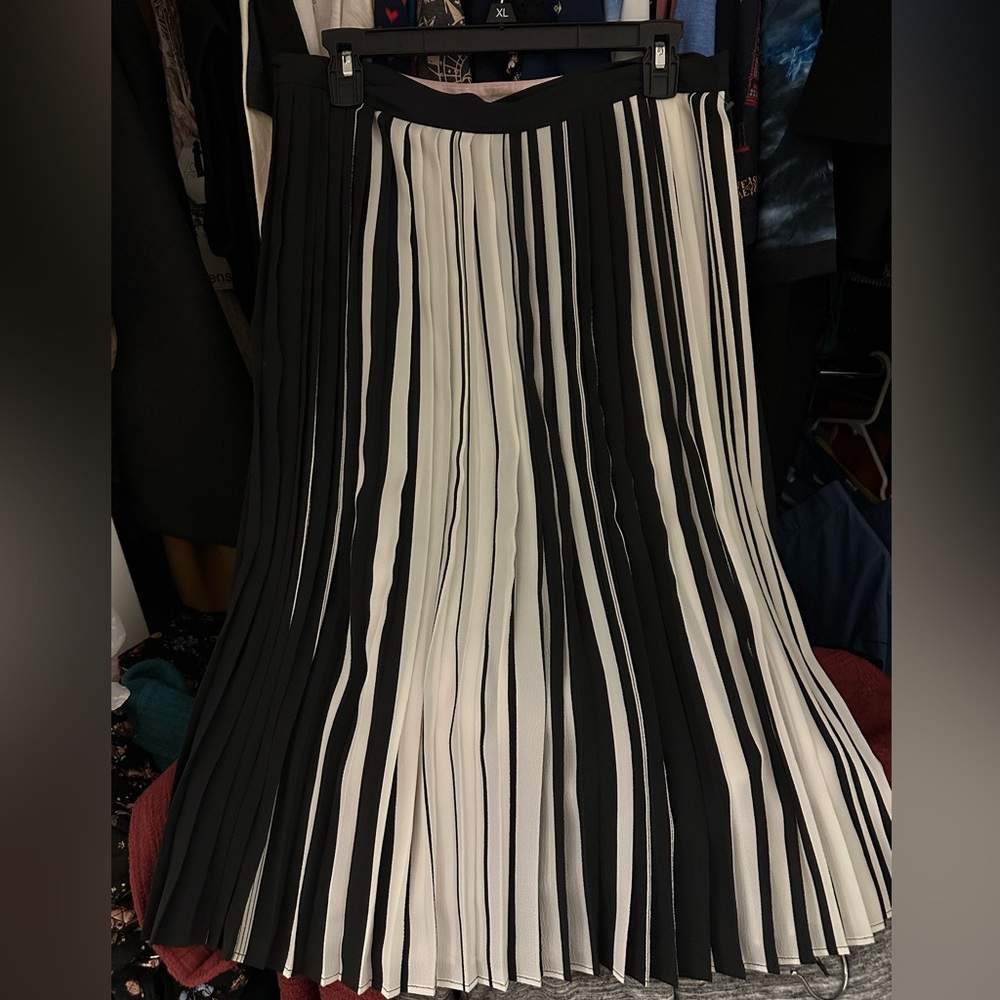 Topshop Black and White Pleated Skirt Sz 10